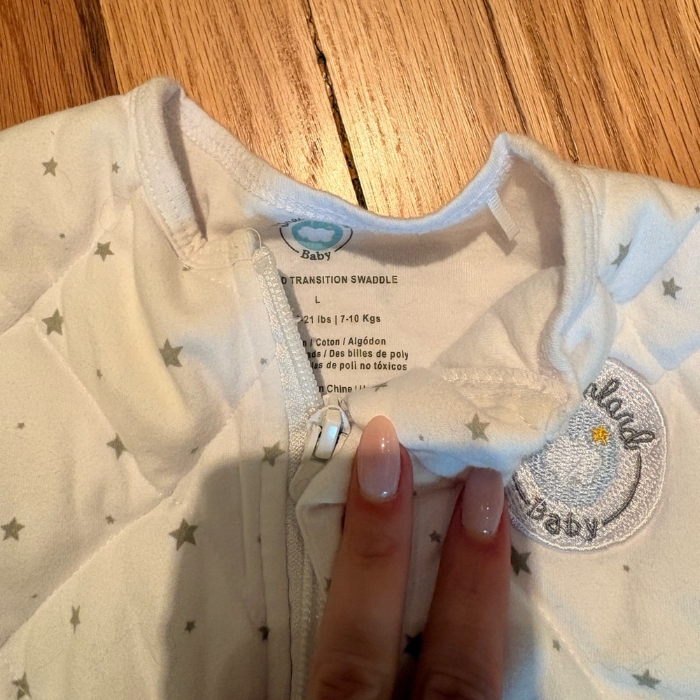 Halo dreamland weighted White Baby Sleep Sack with Gray Star Print - Picture 3 of 3
